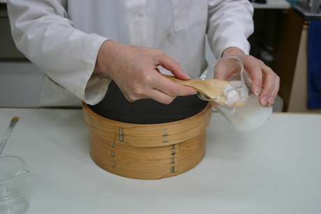 Image of a conservator preparing wheat starch paste